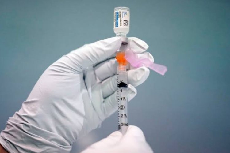 कोरोना रोधी टीके की दूसरी डोज़ लगाने पर हो रही सुस्ती के कारण केंद्र सरकार चिंतित।