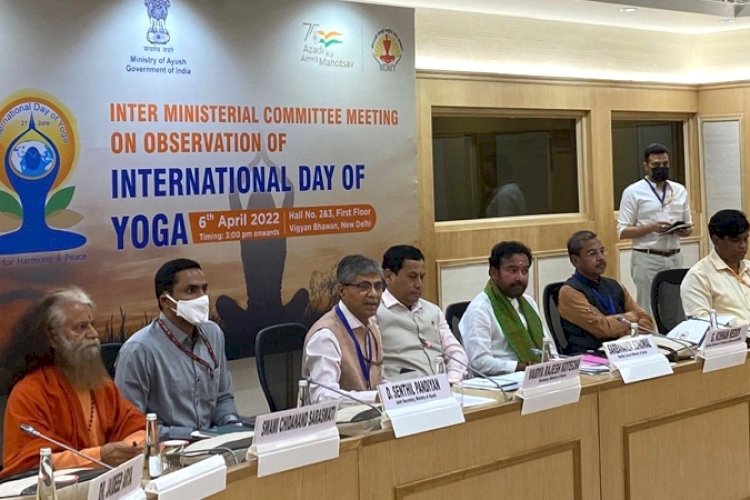 योग दिवस के अवलोकन हेतु आयोजित बैठक में स्वामी चिदानन्द ने योग वीजा की उठायी मांग