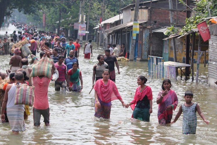 बाढ़ के बाद अब बीमारियों का खतरा, ऐसे करें बचाव