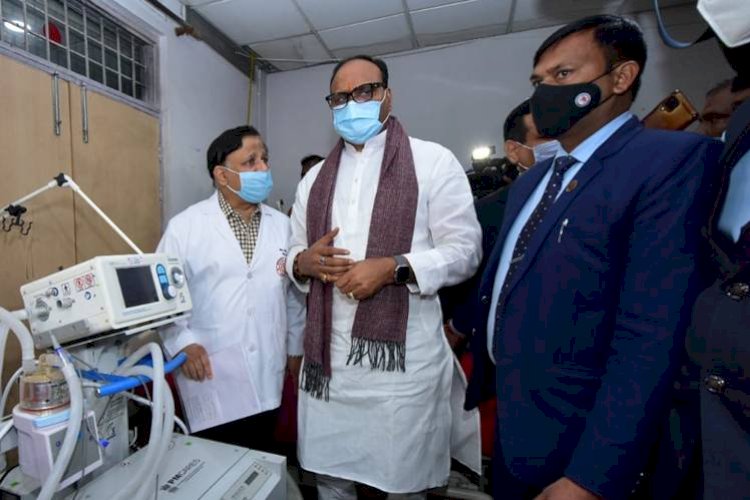 मॉकड्रिल के दौरान बलरामपुर अस्पताल पहुंचे डिप्टी सीएम ब्रजेश पाठक, लिया स्वास्थ्य सुविधाओं का जायजा