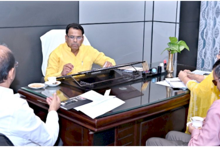 मंत्री नरेंद्र कश्यप ने की बैठक, कहा दिव्यांगजनों का रखें विशेष ध्यान