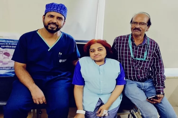 मैक्स अस्पताल लखनऊ में ऑस्टियोजेनेसिस इम्पर्फेक्टा से पीड़ित महिला को गंभीर पथरी