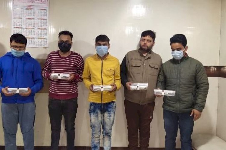 लखनऊ के नामी डॉक्टरों के नाम करोड़ों की ठगी करने वाले पांच गिरफ्तार।