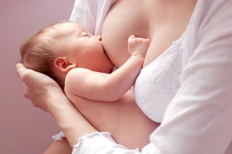 स्तनपान मां और शिशु के लिए अमृत समान। 