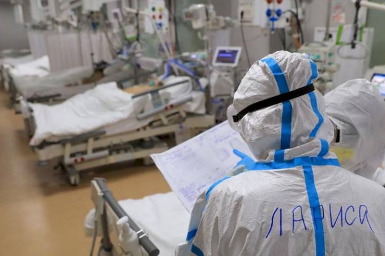रूस में कोरोना संक्रमण के आधे से अधिक मरीज़ ओमिक्रॉन वैरिएंट से प्रभावित