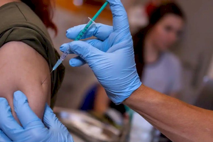 15-18 वर्ष की आयु के किशोरों को कोरोना रोधी टीके की दूसरी खुराक में तेजी लायें: केंद्र