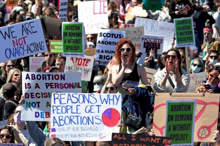 गर्भपात के समर्थन में अमेरिका के कई शहरों में प्रदर्शन