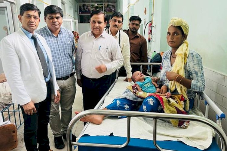 जन्म से नहीं था मल द्वार, बलरामपुर अस्पताल के डॉक्टरों ने बचाई शिशु की जान