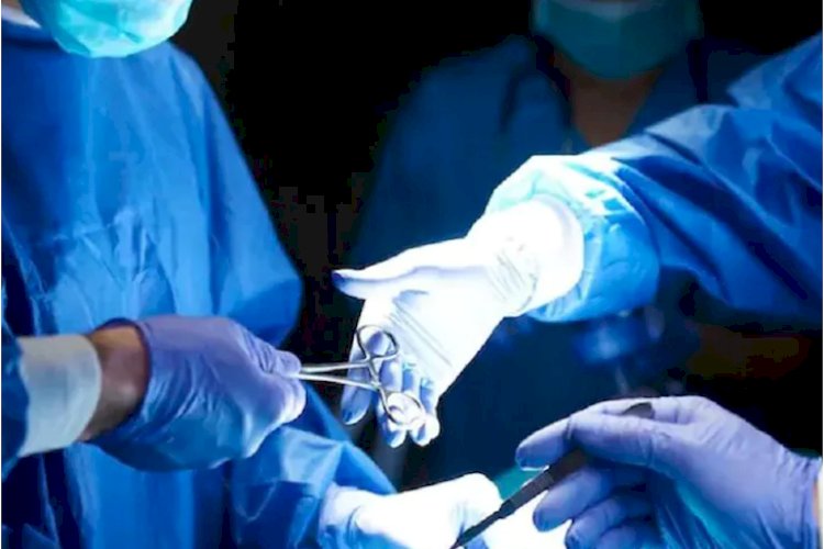 दिल्ली के अस्पताल में एक व्यक्ति की थाइरॉयड ग्रंथि से निकाला गया “नारियल के आकार” का ट्यूमर