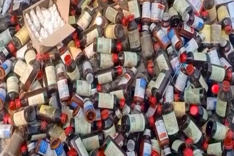 स्वास्थ्य विभाग की लापरवाही, लाखों रुपये की दवाएं कचरे के ढ़ेर में फेंकी मिली