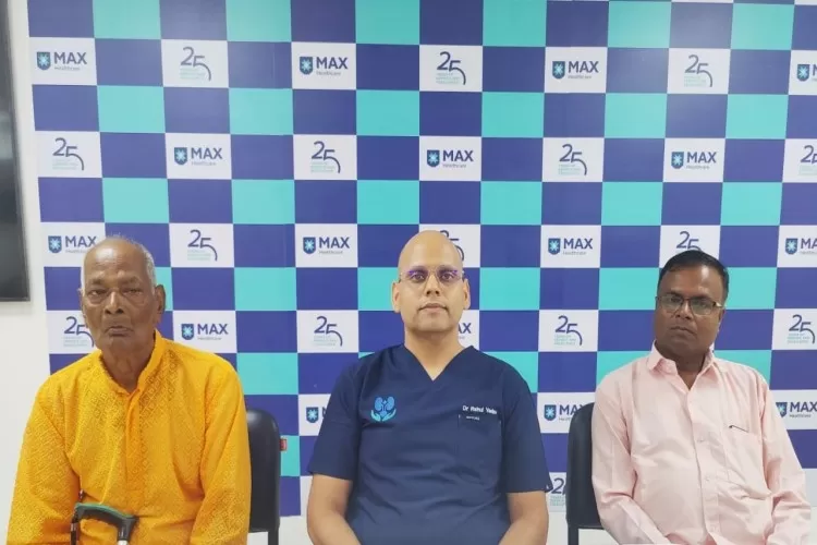 यूरोलॉजिकल केयर में मैक्स हॉस्पिटल की नई उपलब्धि, उच्च-जोखिम वाले मरीजों पर सफलतापूर्वक की गई 