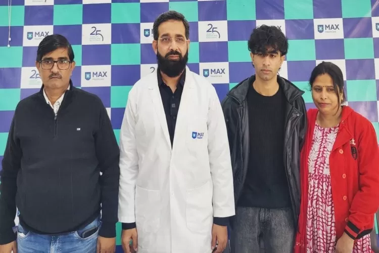 मैक्स हॉस्पिटल, लखनऊ ने लीवर ट्रांसप्लांट कर पिता की बचाई जान, बेटे ने किया लीवर दान
