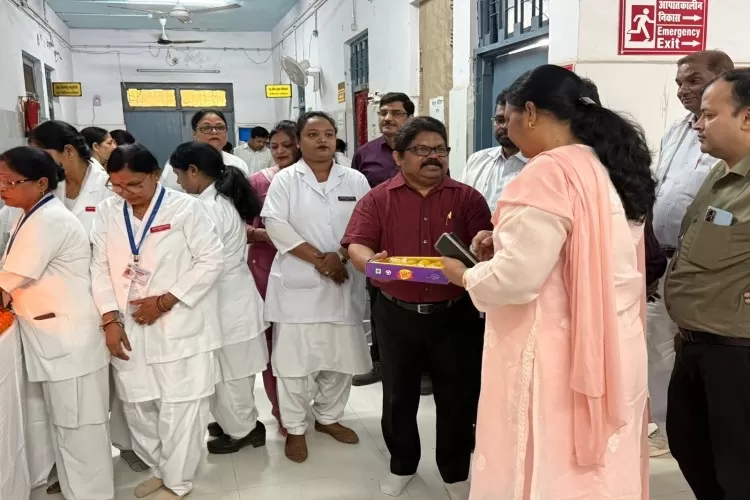   अन्तर्राष्ट्रीय नर्सेज दिवस पर बलरामपुर अस्पताल की नर्सों ने ली सेवा की शपथ
