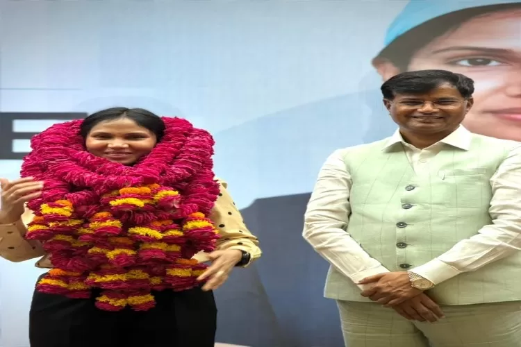 25 हजार से अधिक सफल मोतियाबिंद ऑपरेशन करने वाली डॉ. पल्लवी सिंह सम्मानित