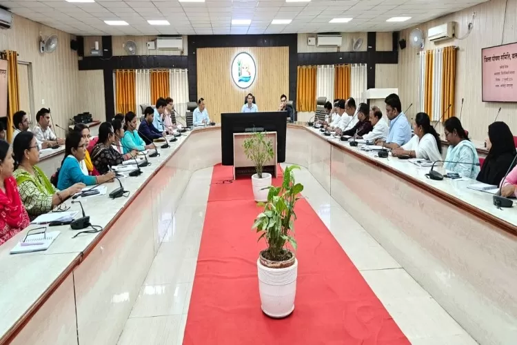 आयुष्मान आरोग्य मंदिरों की क्रियाशीलता से ग्रामीणों को मिल रही बेहतर स्वास्थ्य सेवाएं: डीएम