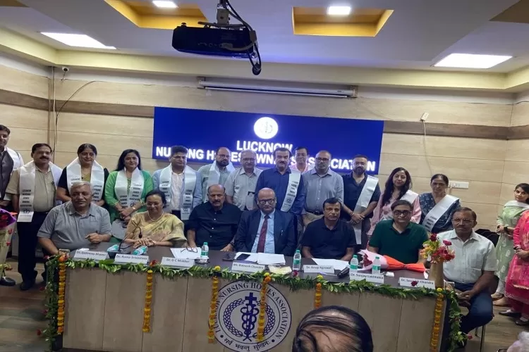 लखनऊ नर्सिंग होम एसो की नवनिर्वाचित कार्यकारिणी ने ली शपथ