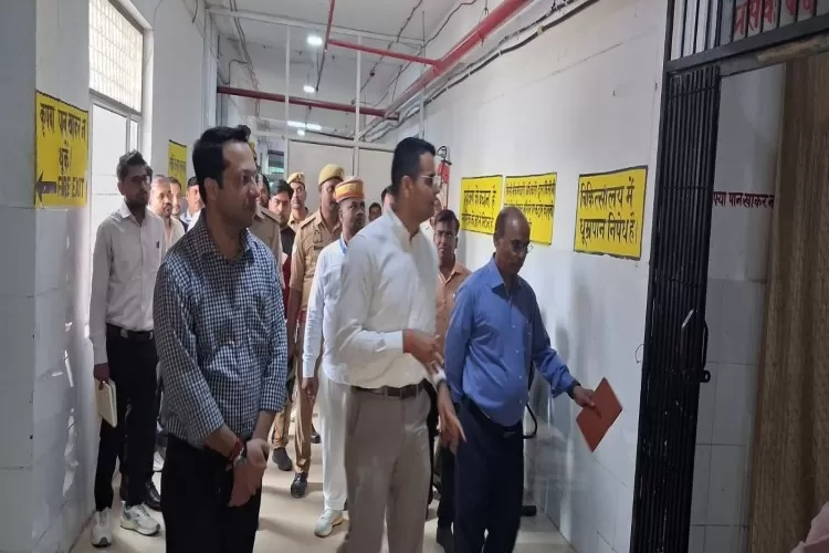 डीएम ने किया संयुक्त जिला चिकित्सालय एवं चिकित्सा महाविद्यालय की व्यवस्थाओं का निरीक्षण